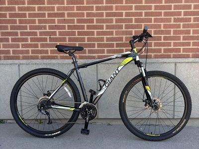 Giant Revel Mountain Bike - Size XL - Disc Brakes