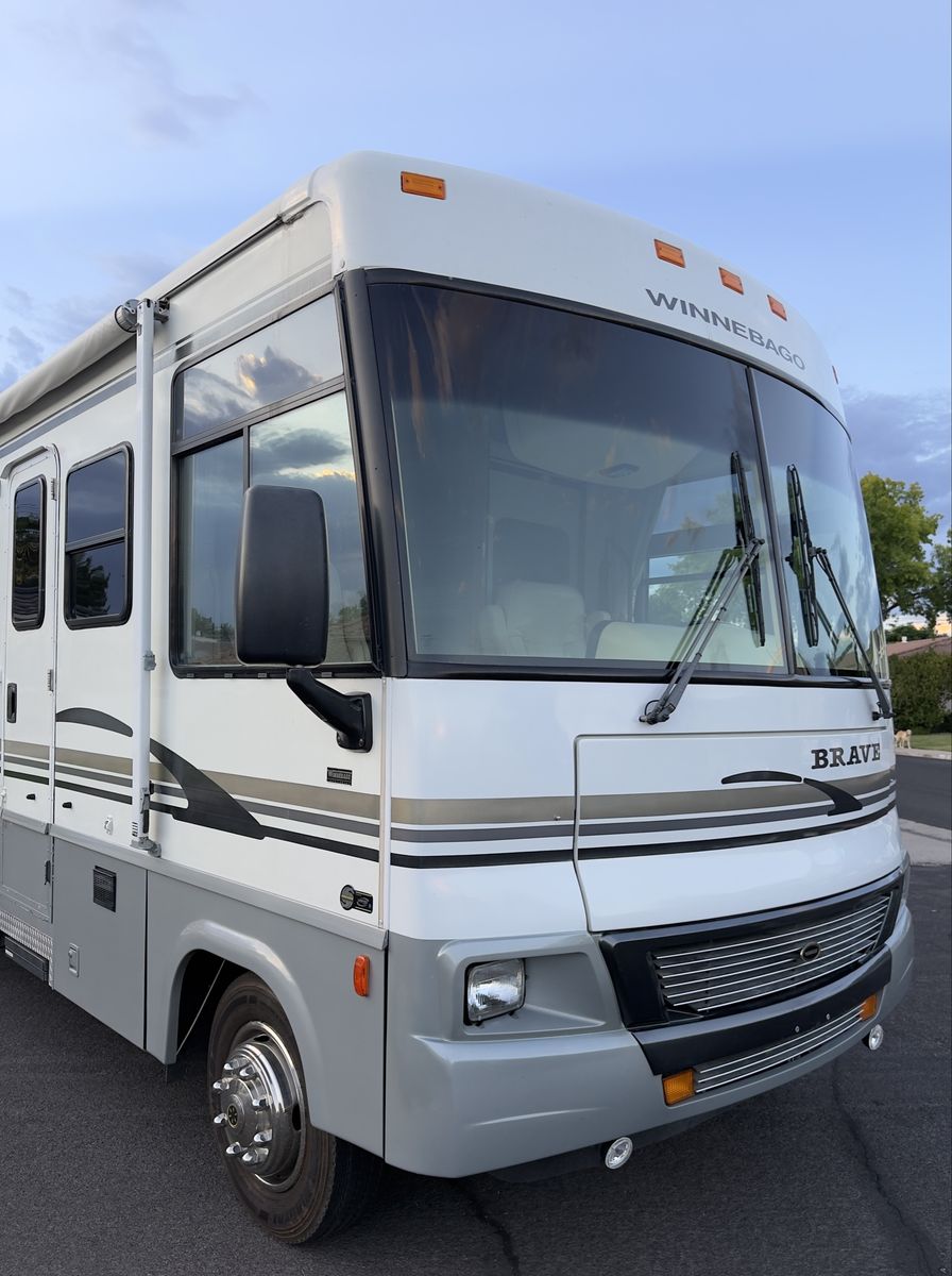 2004 Winnebago Brave 32V