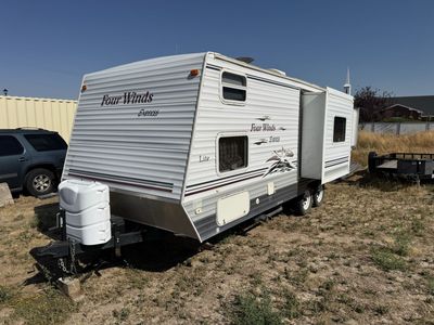 2005 Four Winds Express Lite 25ft Travel Trailer - Rear Slide Out