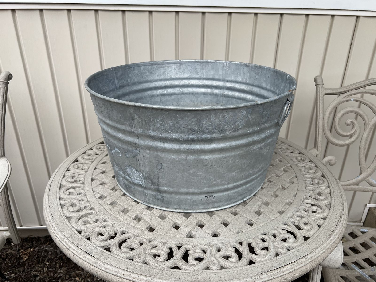Vintage Galvanized Metal Tub/Bucket - Large Round Planter/Storage