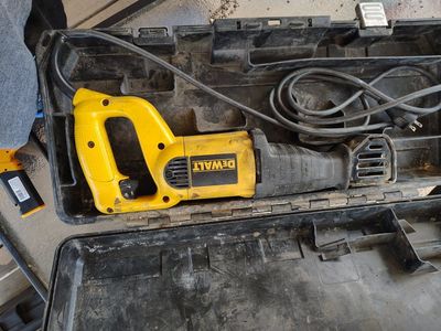 DeWalt DW304P 10-Amp 1-1/8" Stroke Corded Reciprocating Saw with Case
