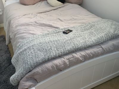 Twin bed headboard and twin bed footboard