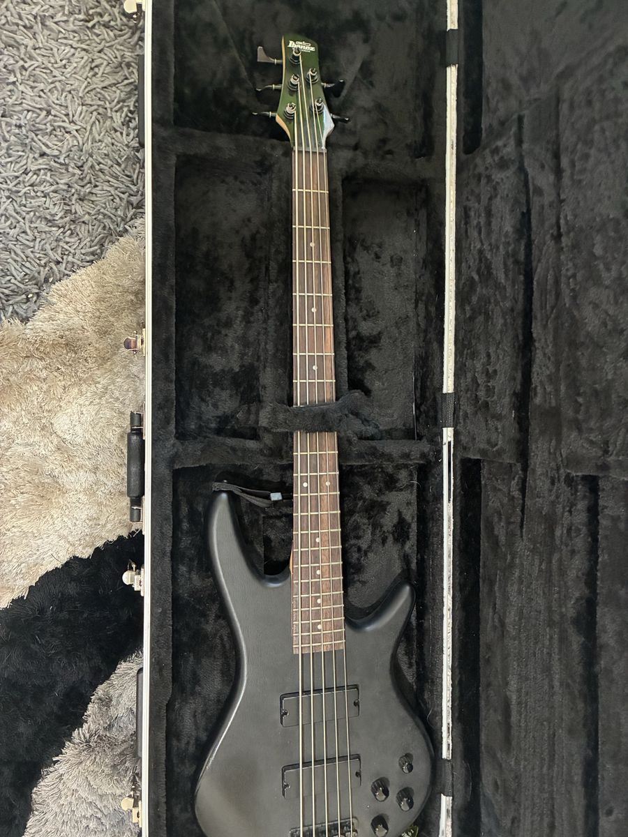 Ibanez 5 string Bass with hard case