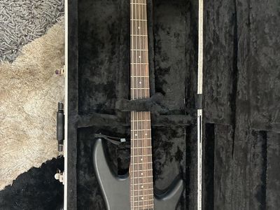 Ibanez 5 string Bass with hard case
