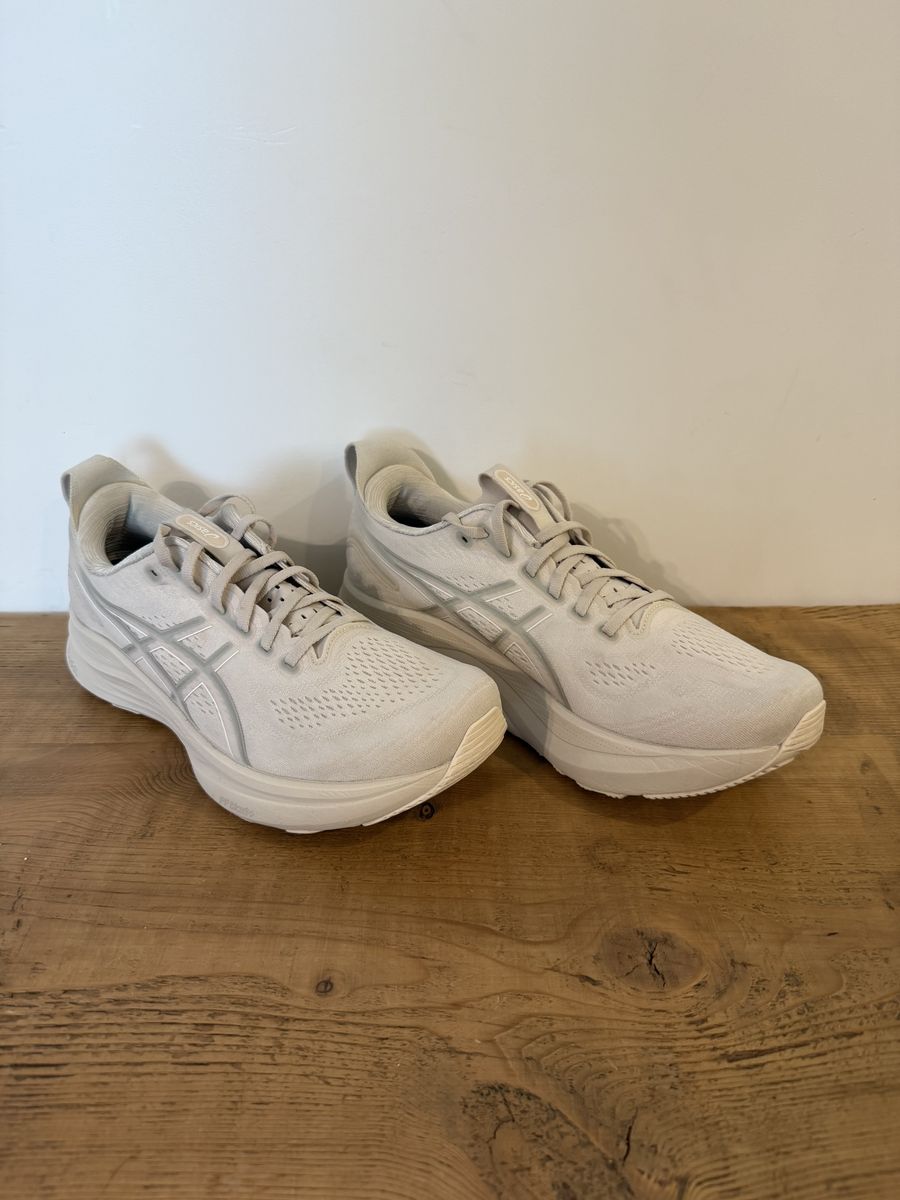 Size 10.5 Gel-Kayano 32 (Oatmeal/Meteor Grey)