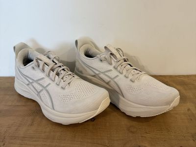 Size 10.5 Gel-Kayano 32 (Oatmeal/Meteor Grey)