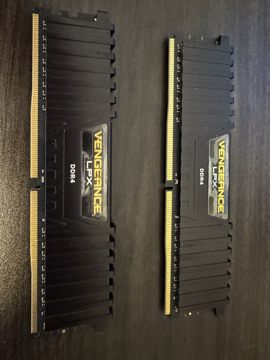 Corsair Vengeance LPX DDR4 RAM 2x8gb