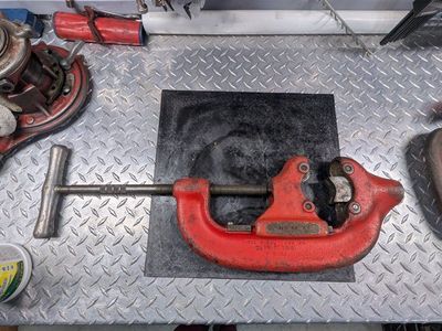 Ridgid 44-S 2 1/2 in. - 4 in. Heavy-Duty 4-Wheel Pipe and Tubing Cutter