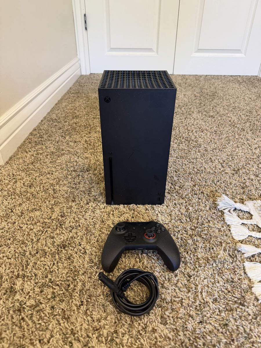 Xbox Series X and Pro Controller