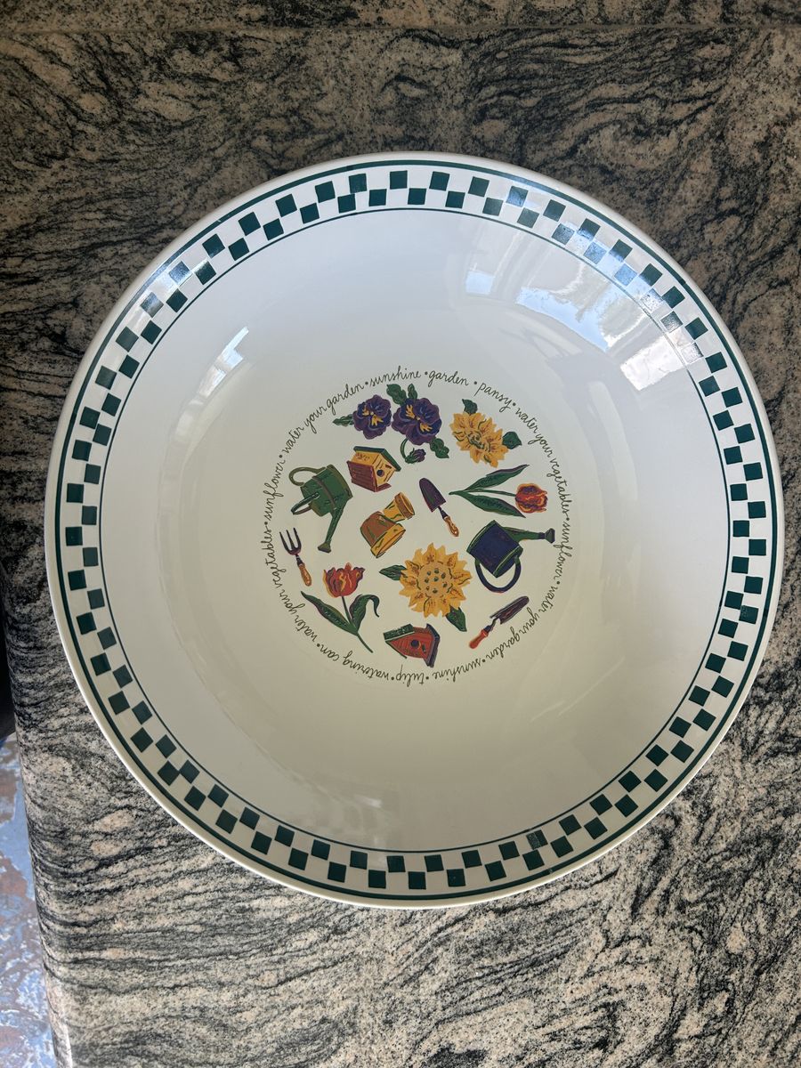 Fun Serving bowl-Country Garden