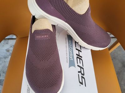 Womens* Skechers Swift Fit Size 8