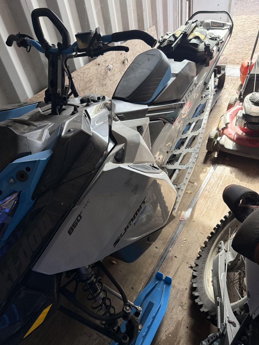 2022 ski doo summit 165