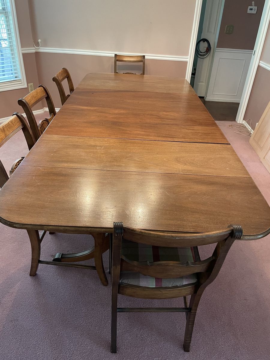 Vintage Solid Wood Dining Table with Two Leaves - Expandable Pedestal Base