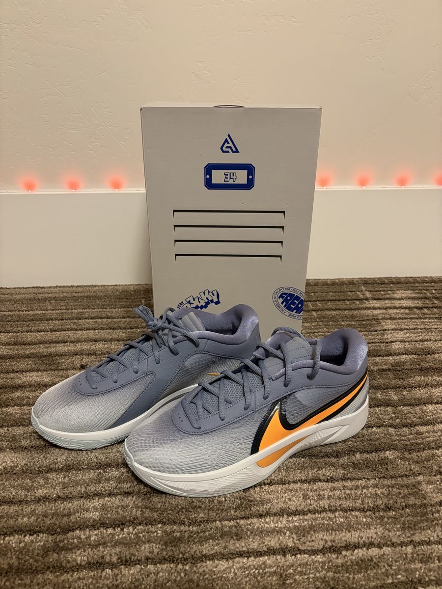 Giannis Freak 6 - Size 10.5 - Mens basketball Shoe