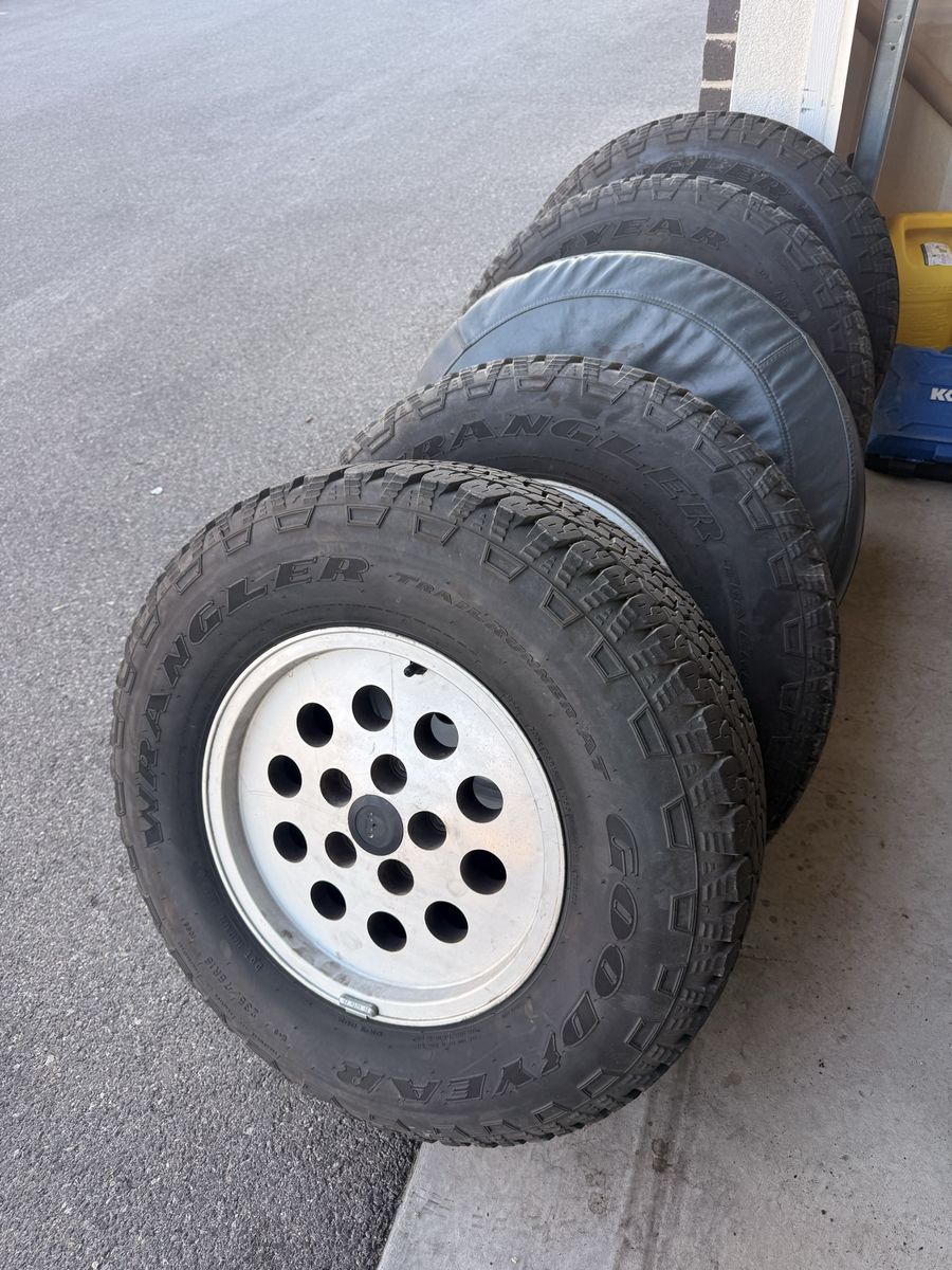 Goodyear Wrangler TrailRunner AT Tires (5) - P235/75R15 - on Jeep Wheels