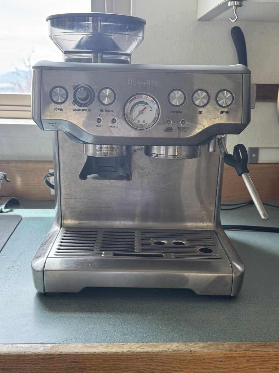 Breville Barista Express Espresso Machine with Grinder – Excellent Condition