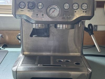 Breville Barista Express Espresso Machine with Grinder – Excellent Condition