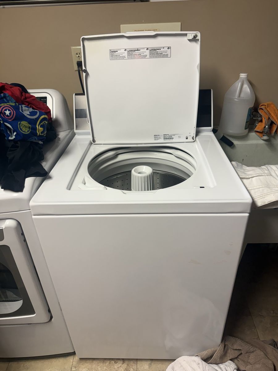 Speed Queen TR-7 3.2 Cu Ft Top Load Washer - White, 3 Years Old, Excellent Condition