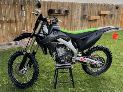 2011 Kx 450f Dirt Bike Used Good Condition Black and Green