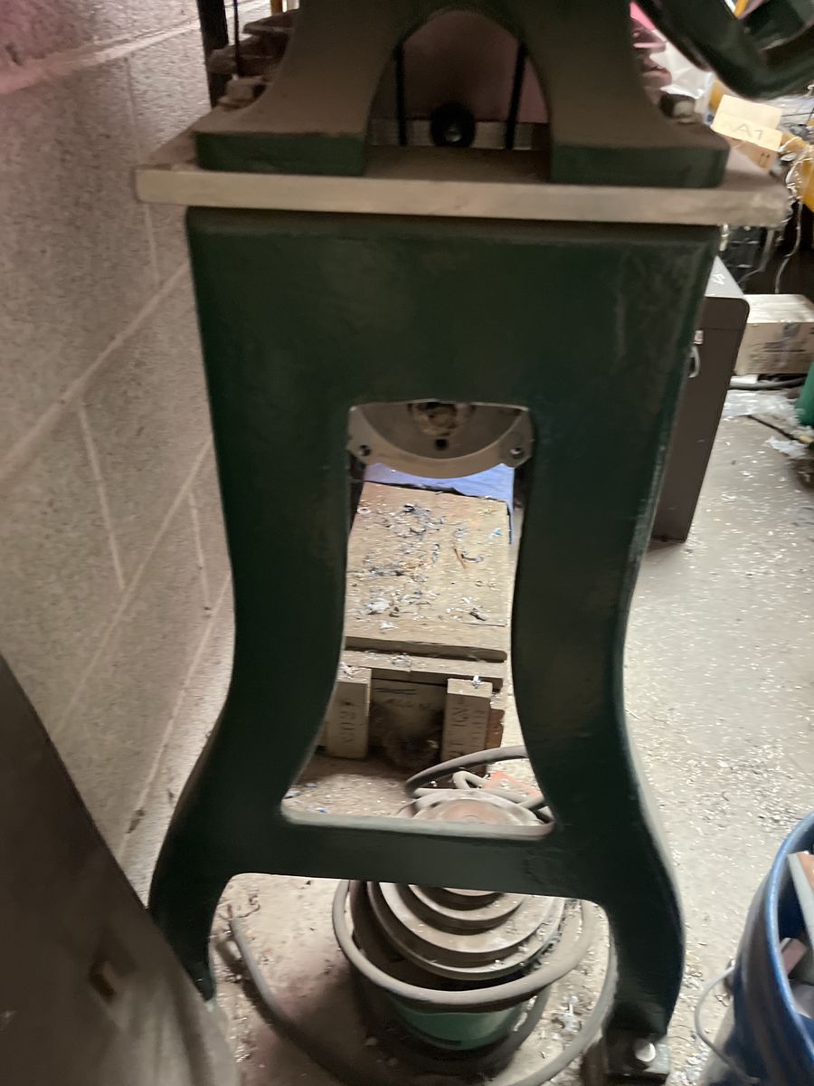 Wanted cast iron legs four lathe