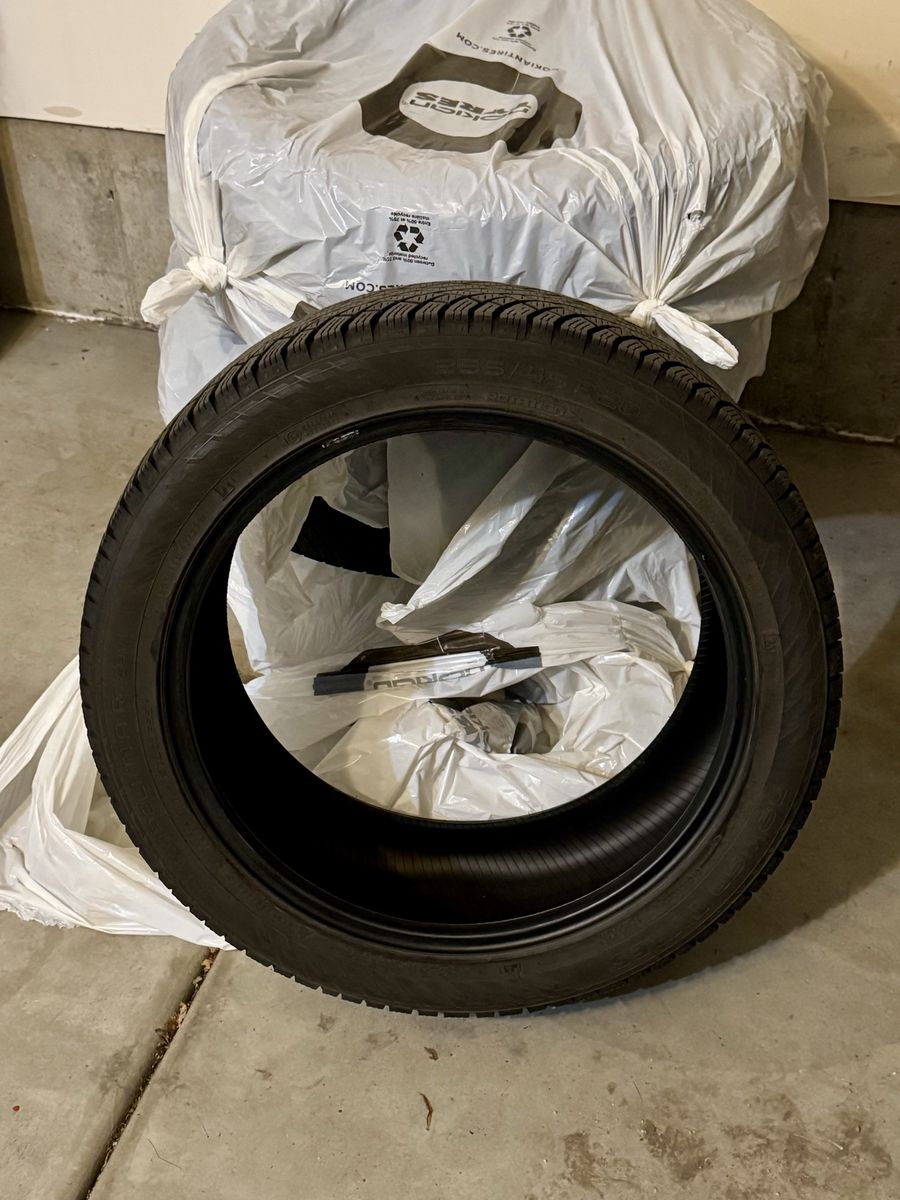Nokian SUV Hakkapellitta RS Snow Tires 255/45 R20 105T. Single season use.