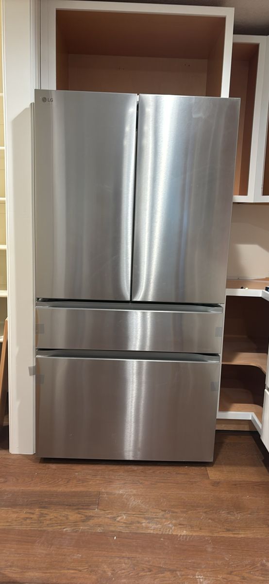 LG refrigerator *BRAND NEW*!