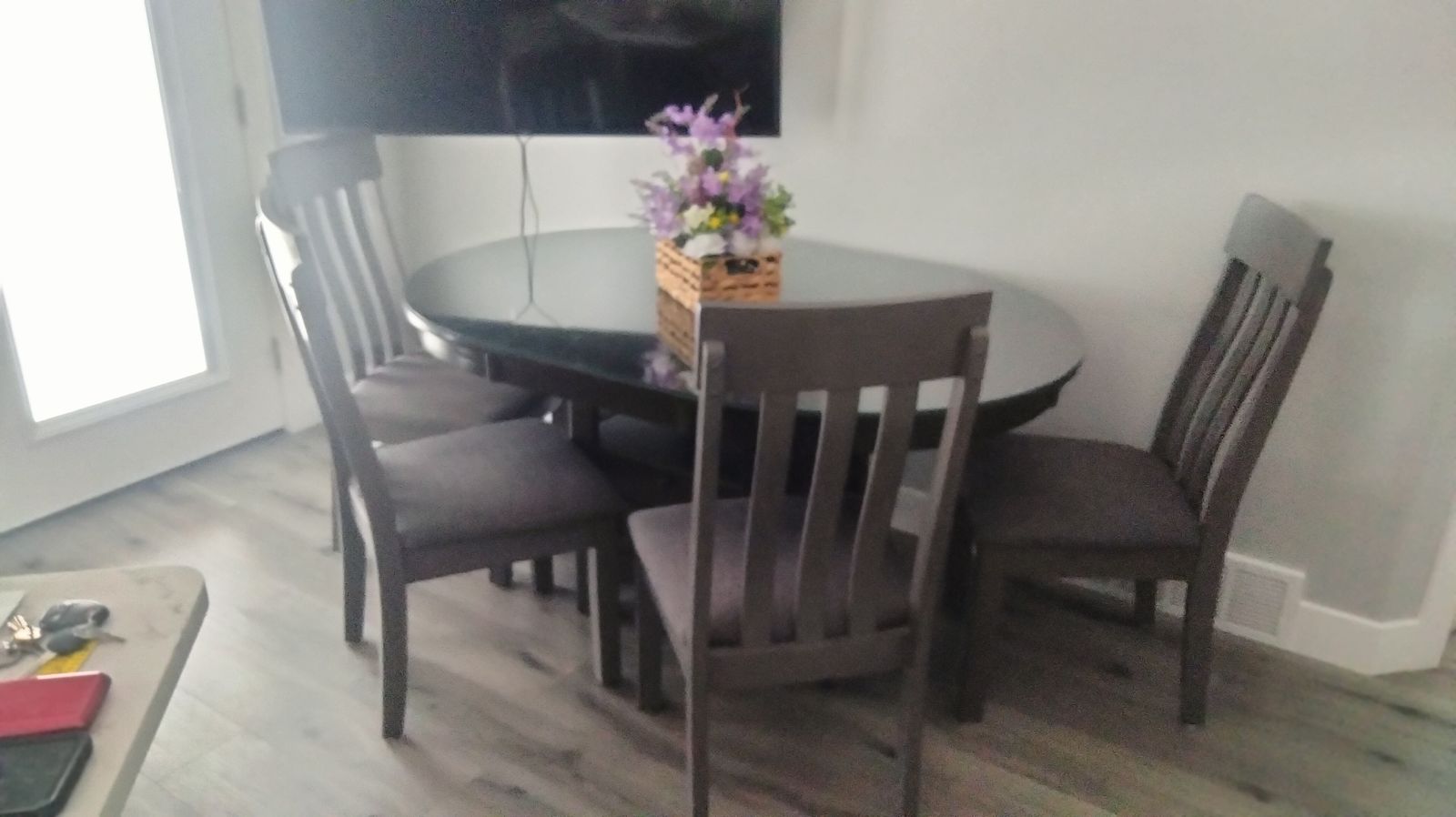 Very nice kitchen table with chairs
