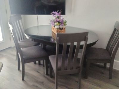Very nice kitchen table with chairs