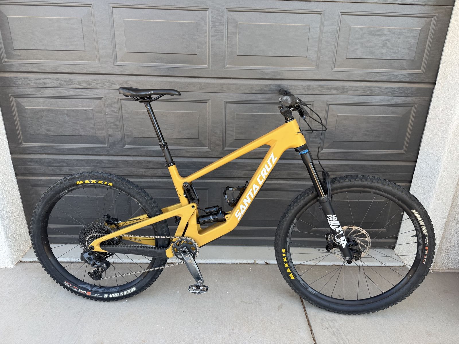 2024 Santa Cruz Bronson C Carbon – GX AXS Transmission – Excellent Condition