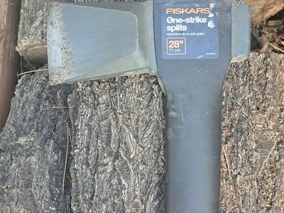 Fiskar 28 inch AX