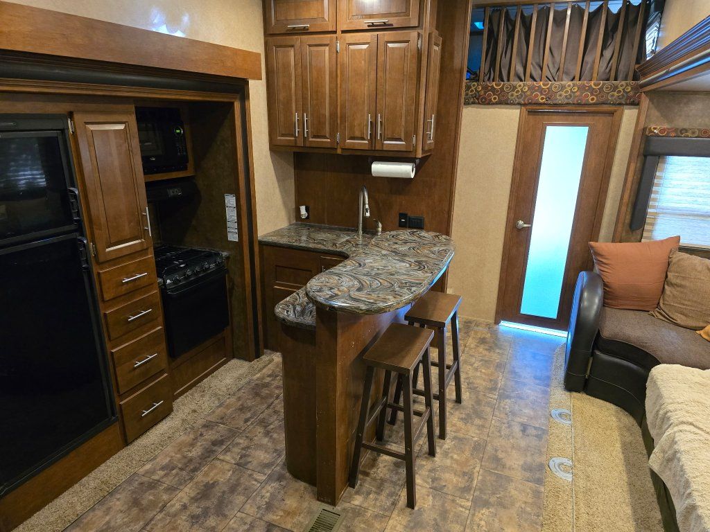 Main image 19