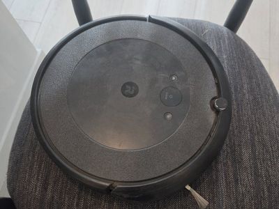 iRobot Roomba Robot Vacuum with Charging Base Station