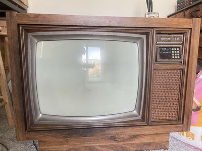Vintage 1979 Magnavox CRT Television
