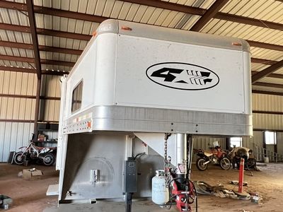 2009 4 star living quarter horse trailer