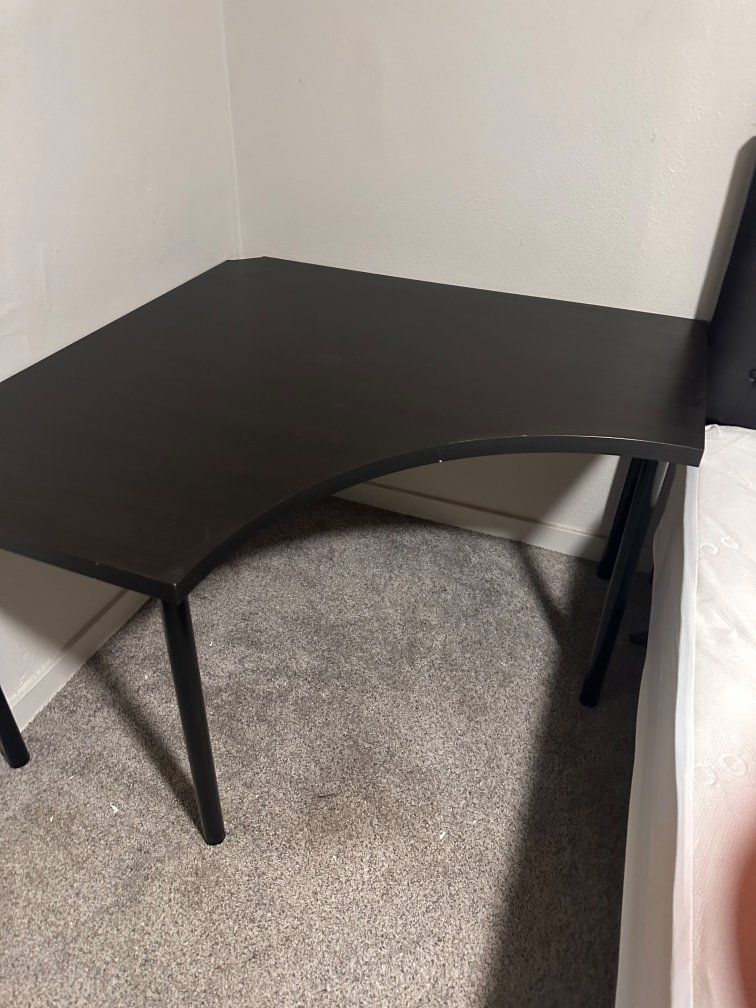 free desk in S.L.C