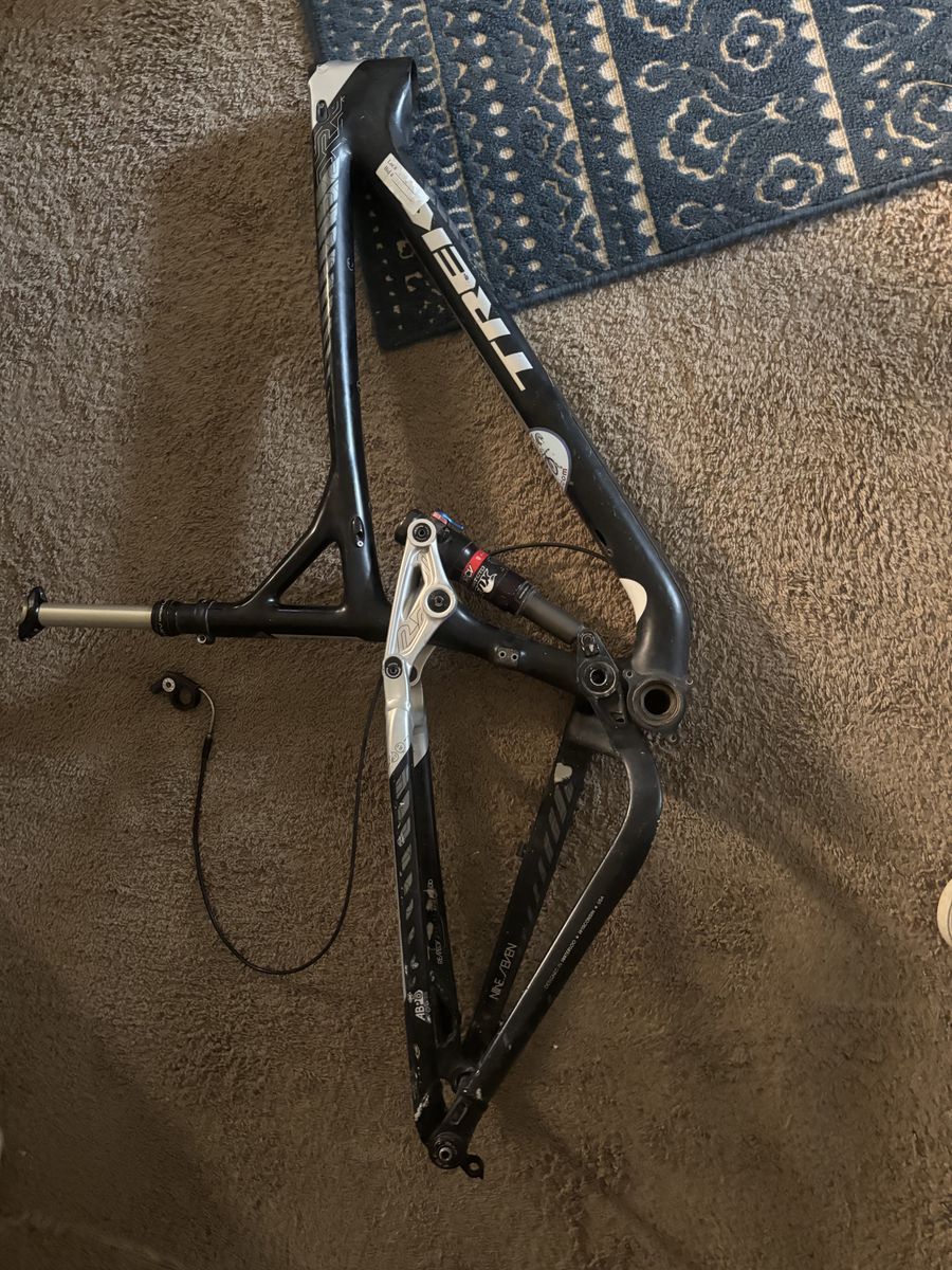 2014–2015 Trek Superfly FS 9.7 SL carbon fiber frame with the rear shock and drop post.