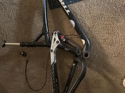2014–2015 Trek Superfly FS 9.7 SL carbon fiber frame with the rear shock and drop post.