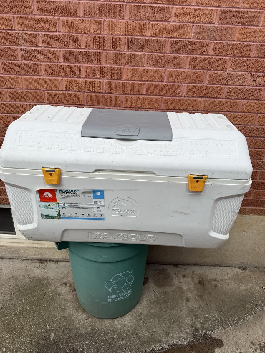 Igloo Cooler   ( 165 Qt )