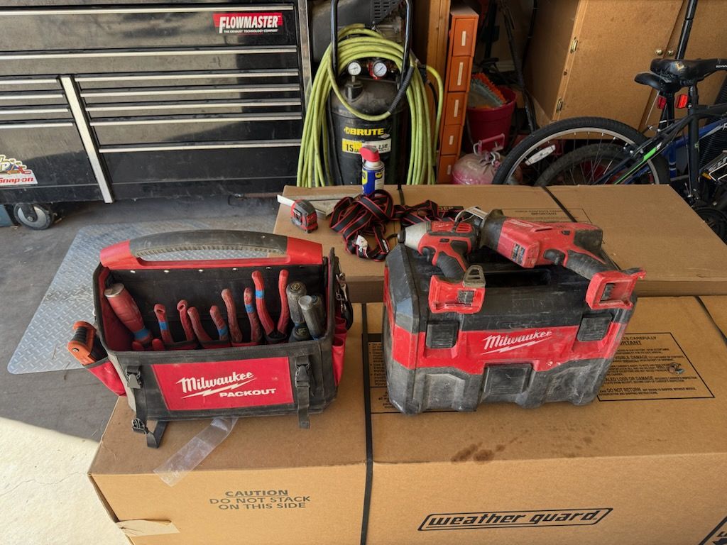 Milwaukee Electrician tool set