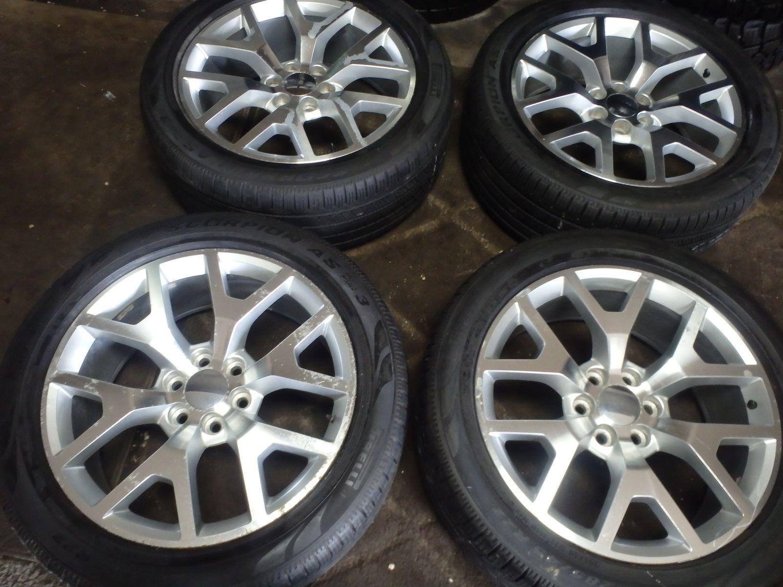 SET OF USED 22'' INCH REPLICA CHEVY/GMC WHEES 6X5.5=6X139 AN TIRES 285/45R22