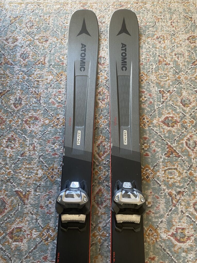 Atomic Skis with Bindings