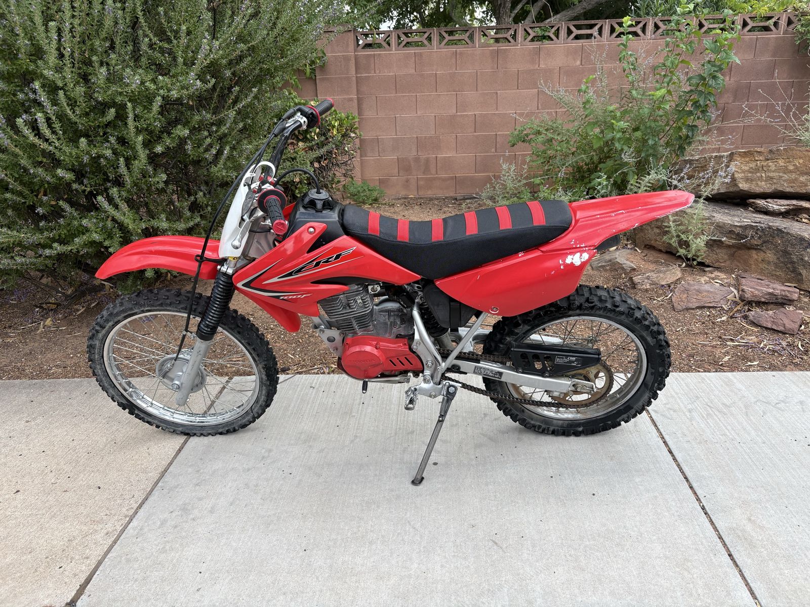 Main image 6