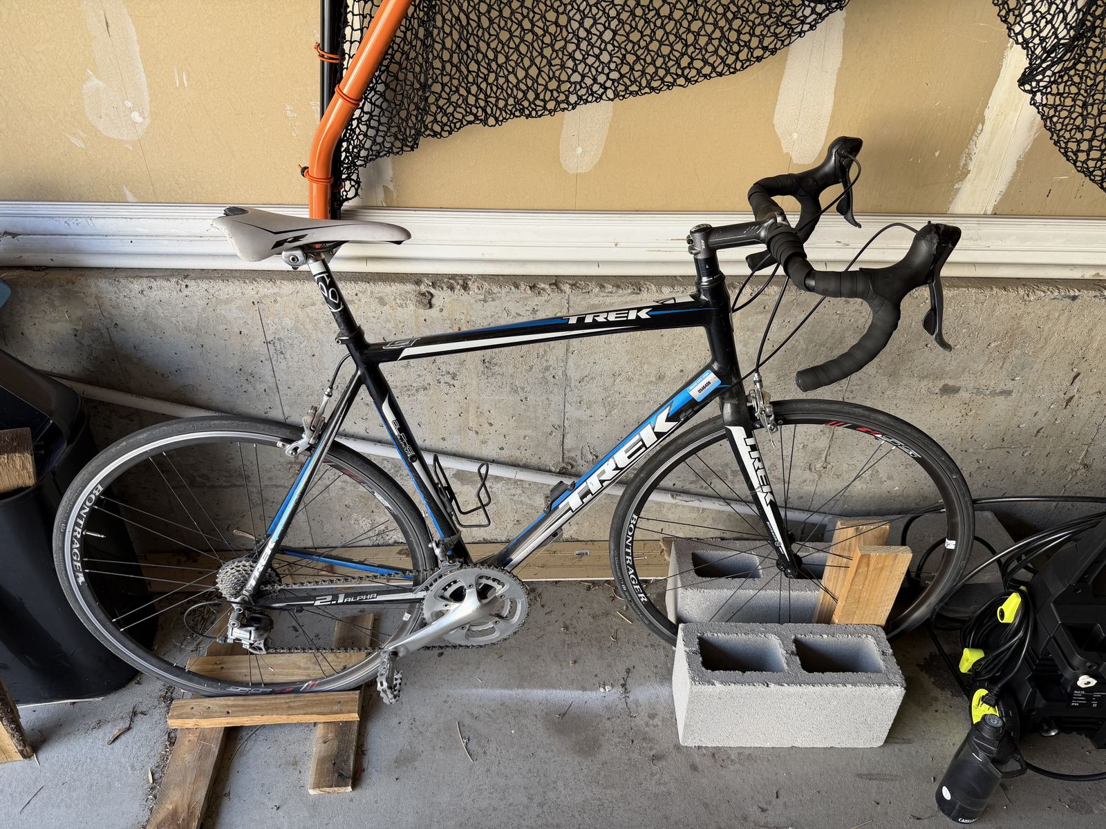 Trek 2.1 Alpha Road Bike