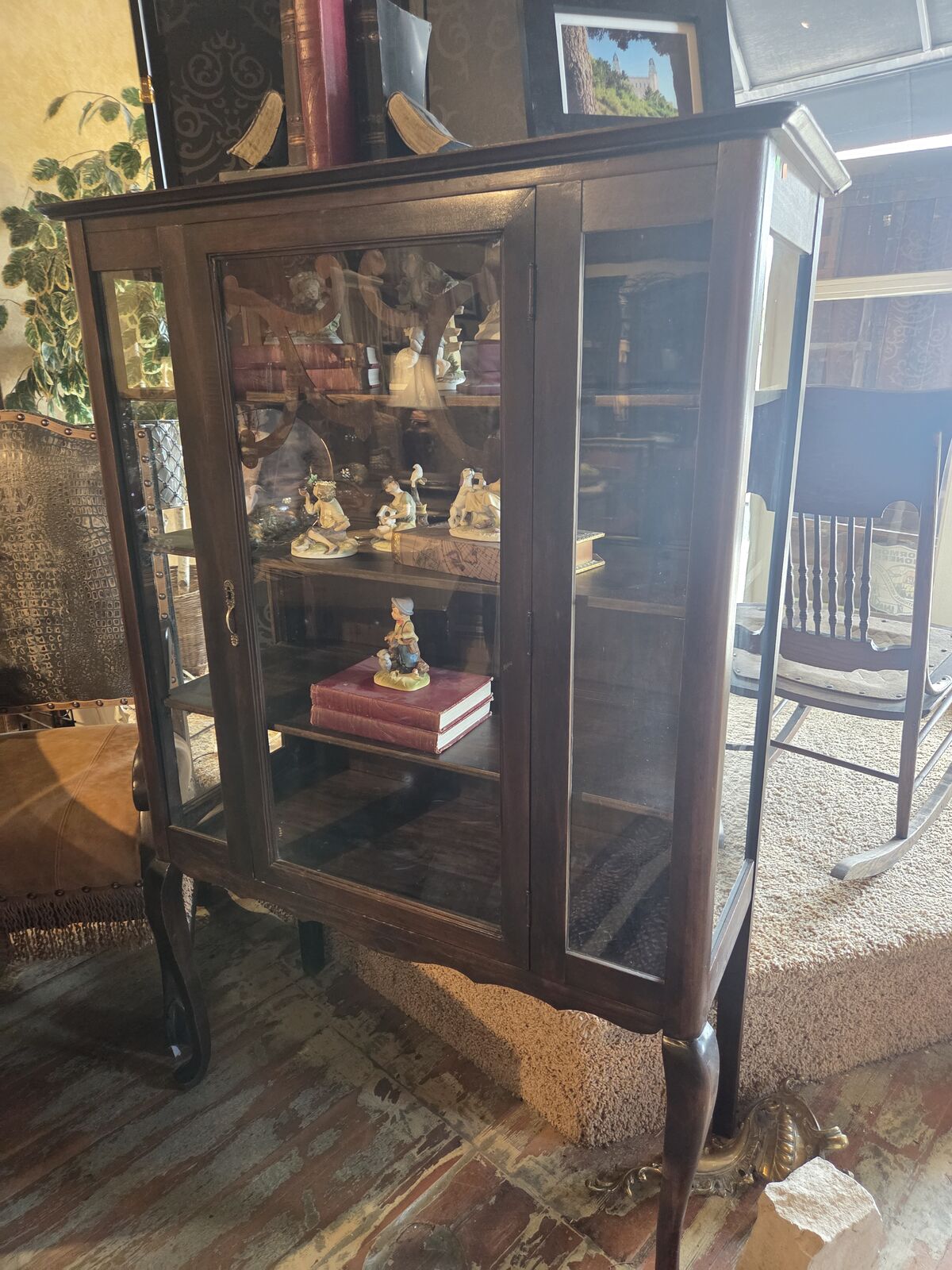 BEAUTIFUL 4 SHELF VINTAGE ANTIQUE WALNUT CURIO - BEST OFFER!!