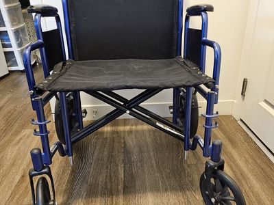 Transport wheelchair