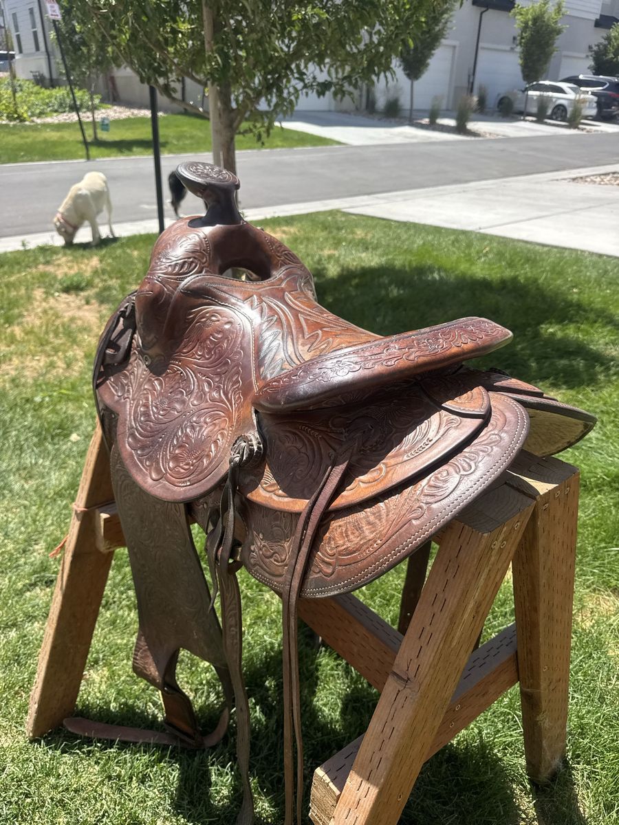 Cowboy saddle 15”