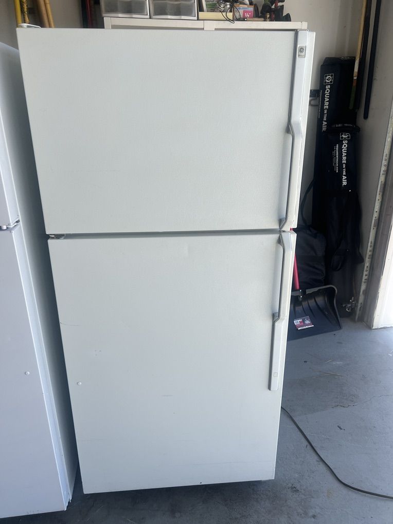 Ge 18.2 cu. ft. Refridgerator