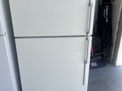 Ge 18.2 cu. ft. Refridgerator