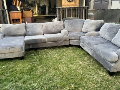 4 Pieces Set It Has Grey Velvet Covers On them