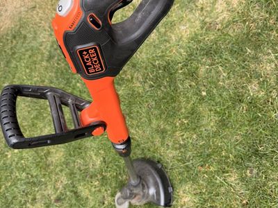 BLACK+DECKER LSTE522 20V Max Cordless Electric String Trimmer Edger EASYFEED
